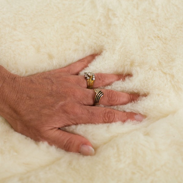 Women's hand in wool underlay